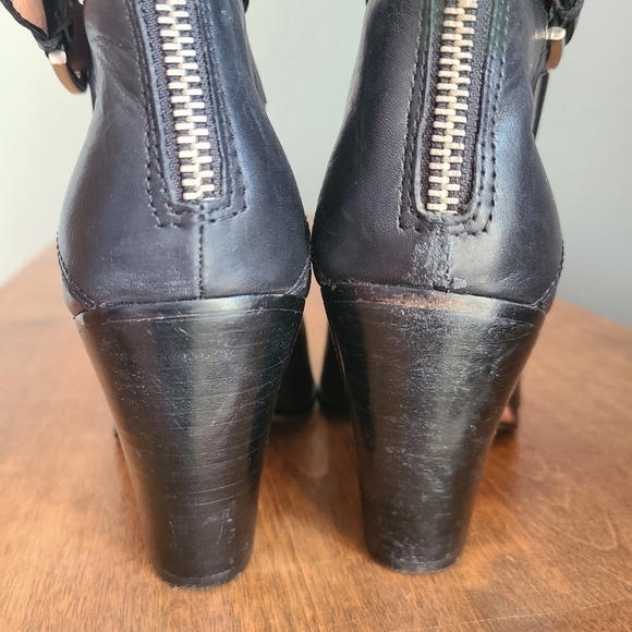 DONALD J Pliner Sarje Ankle Boots - Picture 7 of 16